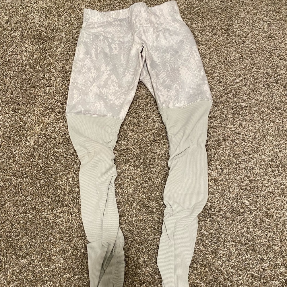 Alo Yoga leggings